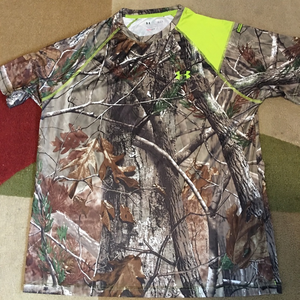 Men’s Under Armour Large Camo shirt